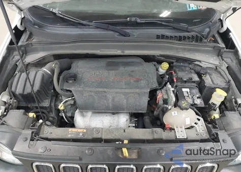 2017 Jeep Renegade Latitude 4X4 z USA, uszkodzony, nr VIN ZACCJBBB6HPF20424